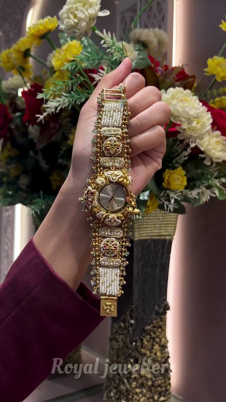 Super Royal Look Women art Watch For You