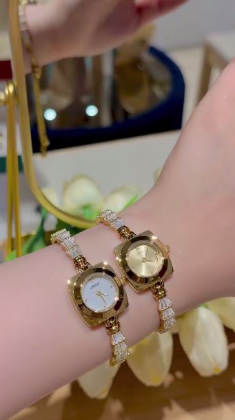 Luxery Bloom Watch and Rotate Ring Adjustable For Beautiful Girl