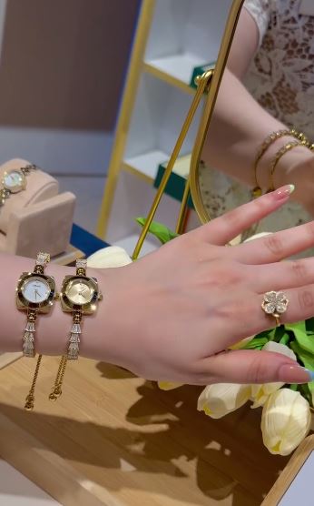 Luxery Bloom Watch and Rotate Ring Adjustable For Beautiful Girl